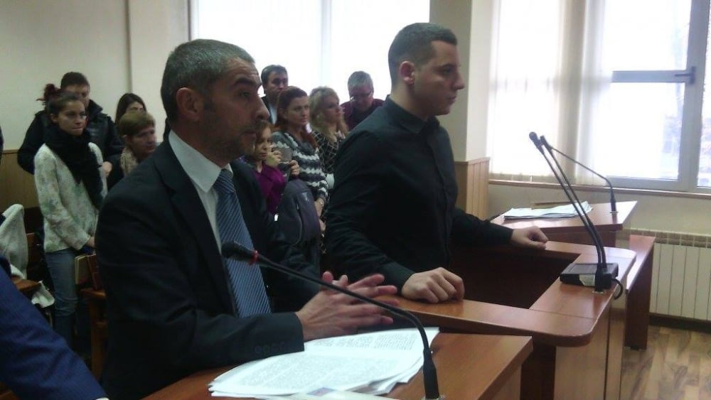 Овации и сълзи в съда в Пловдив! Тройният убиец Любомир Трайков влиза в ареста! (СНИМКИ)