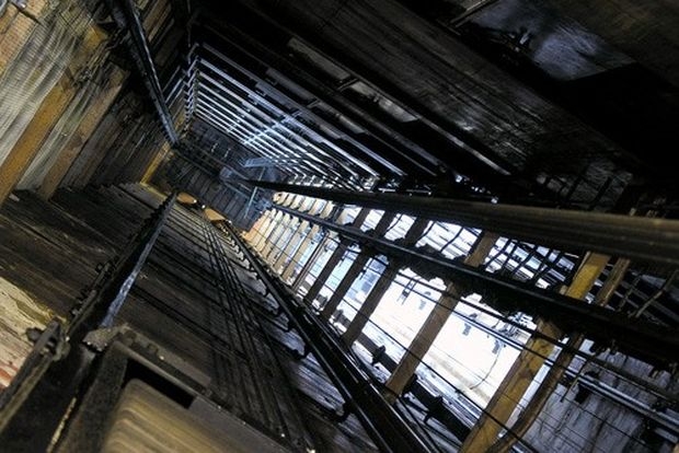 Сигнал до БЛИЦ! Трагедия в София: Човек загина в асансьорна шахта