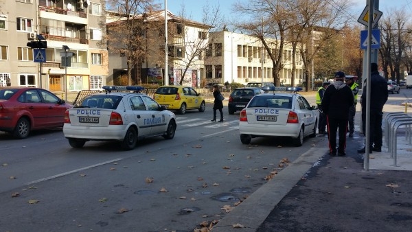 Кола отнесе жена на пешеходна пътека в Пловдив