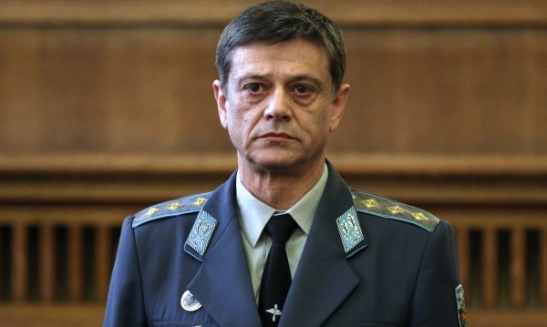 Бомба в МО: Началникът на отбраната подаде оставка заради новия президент! 