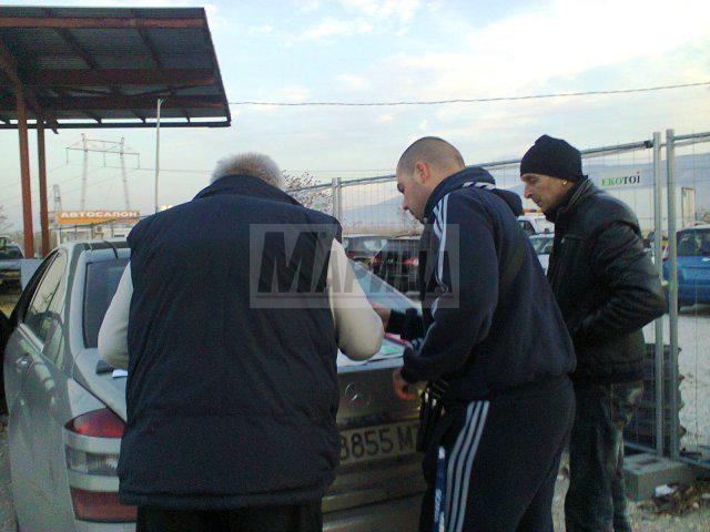 Шефът на строителна фирма се забил под ТИР-а в Пловдив (СНИМКИ)