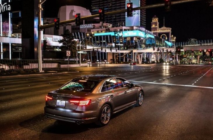 Колите на Audi ще си общуват със светофарите
