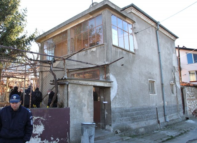Прокуратурата в Пловдив започна разследване за смъртта на майката и двете й деца 