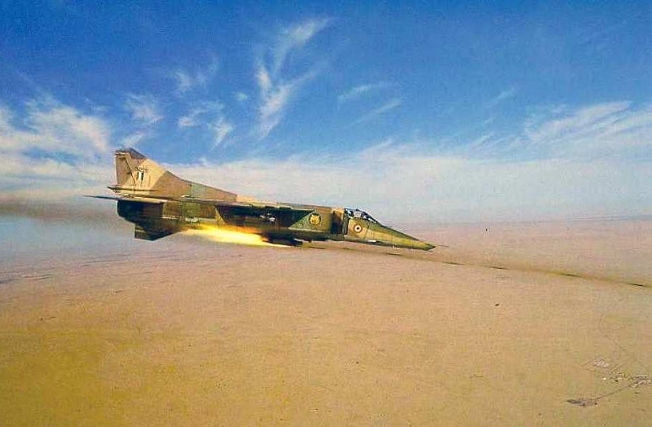 Военен самолет се разби до Палмира, „Ислямска държава” твърди, че тя го е свалила (СНИМКИ)