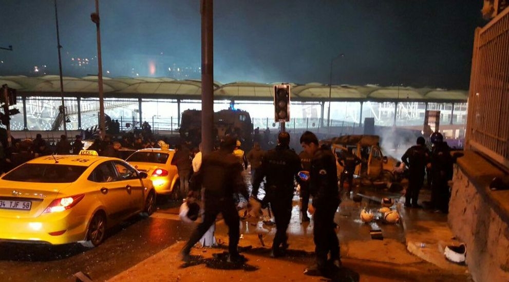 В Истанбул е страшно! Хората бягат панически, съобщава се за жертви (СНИМКИ/ВИДЕО)