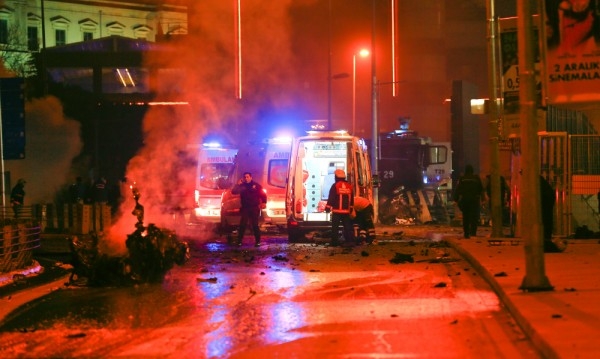 Броят на ранените в Истанбул след двойната терористична атака нарасна до 70 души (ВИДЕО)
