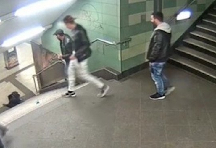 Срам и позор! И мъжът, ритнал жената в берлинското метро, е от България, крие се у нас (СНИМКИ/ВИДЕО)
