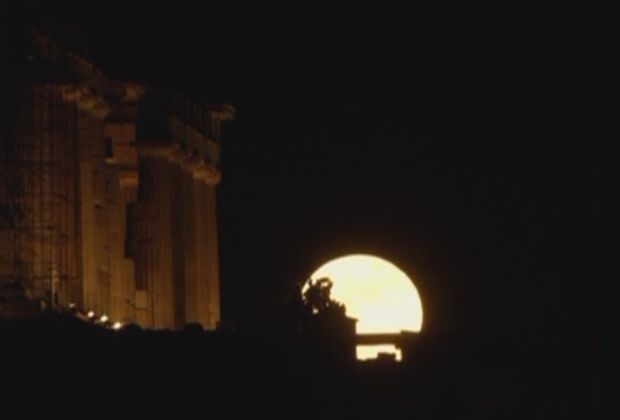 Последната Супер Луна освети Акропола в Гърция (СНИМКА)