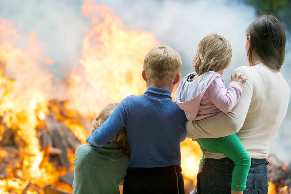 Пожар в Пиринско остави две деца без дом