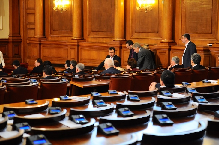 Българските депутати най-бедните в Европа
