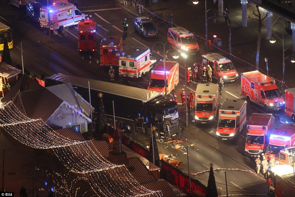 Зловещо ВИДЕО 18+ от първите минути след кървавия инцидент в Берлин