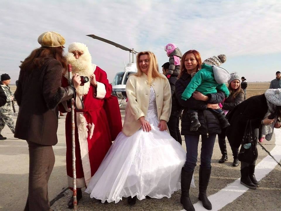 Дядо Коледа долетя от далечна Лапландия в Пловдив (СНИМКИ)