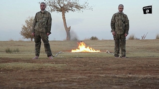 Изродите от "Ислямска държава" изгориха живи двама турски войници (СНИМКИ/ВИДЕО 18+)