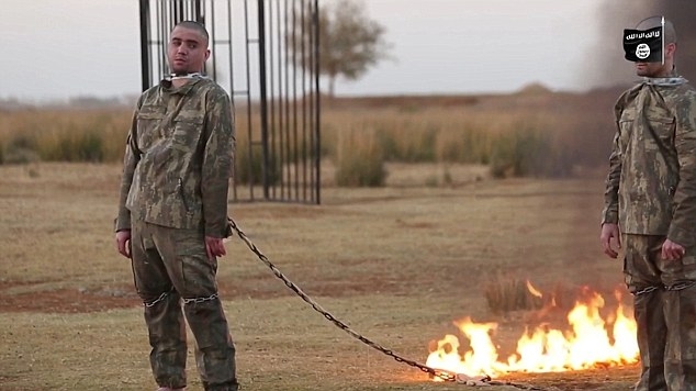 Изродите от "Ислямска държава" изгориха живи двама турски войници (СНИМКИ/ВИДЕО 18+)