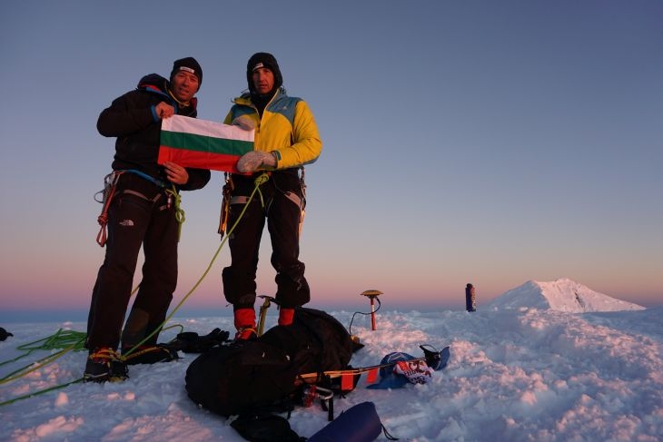 Наши алпинисти с уникално постижение в Антарктида (СНИМКА)