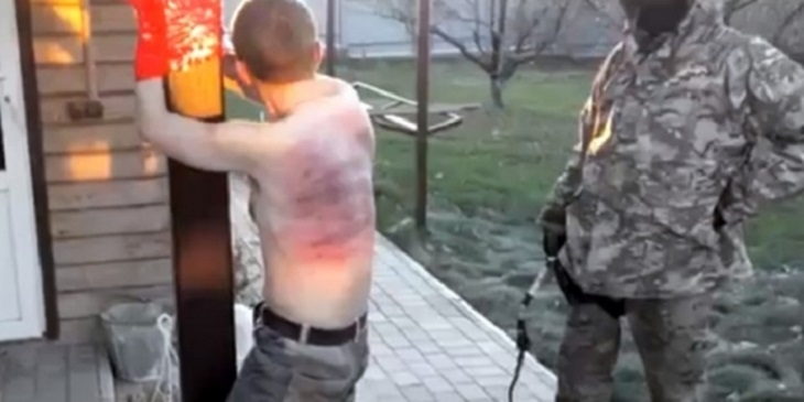 "Дейли Мейл" показа как опълченците в Донбас наказват безмилостно наркодилър (СНИМКА/ВИДЕО 18+)