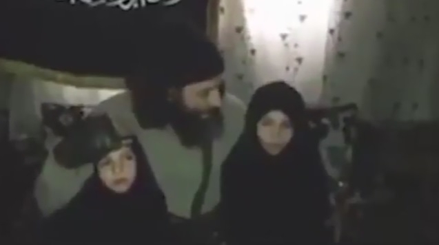 Джихадистко ВИДЕО: Булка на "Ислямска държава" изпраща дъщеричките си да се взривят!