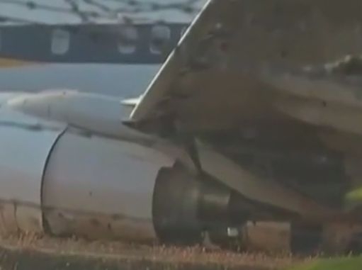 Авиокошмар! Самолет изхвърча от пистата при излитане, има ранени (ВИДЕО) 