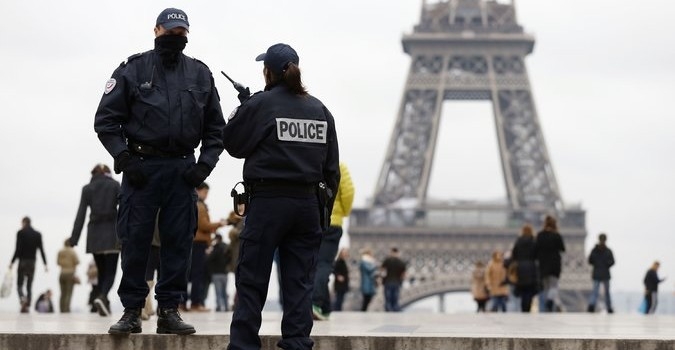 Във Франция предотвратиха Нова година, окъпана в кръв  