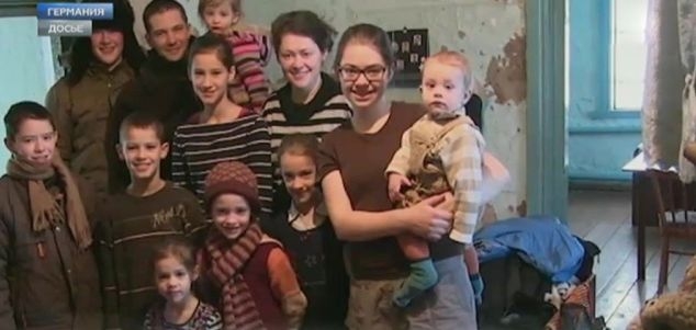 Германец се засели в Сибир, за да спаси 10-е си деца от секс уроците в Германия (ВИДЕО)