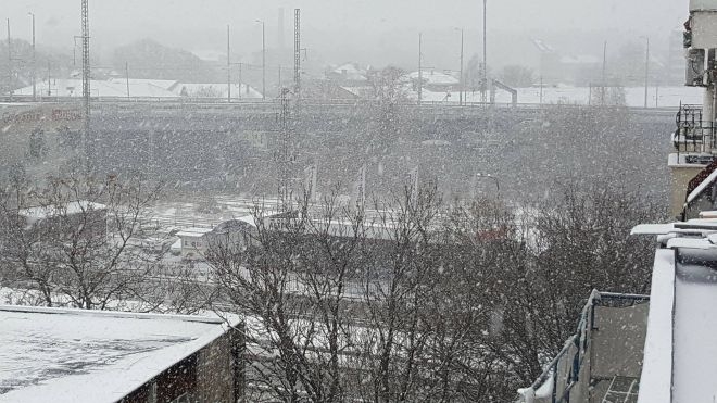 Половин България вледенена от ураганен вятър! Снежна виелица удари столицата (СНИМКИ)