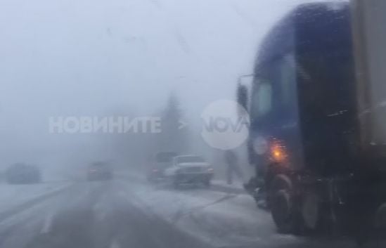 Страхотия на "Хемус"! Осем коли се нанизаха край Варна (ВИДЕО)