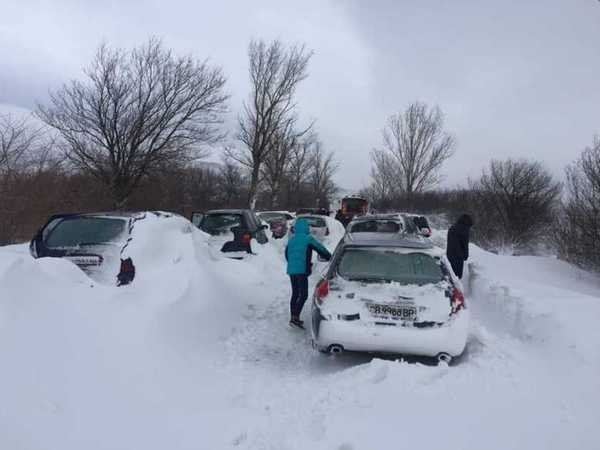 Важно! Областната управа в Бургас: Блокираните без гориво в снега да звънят на 112 