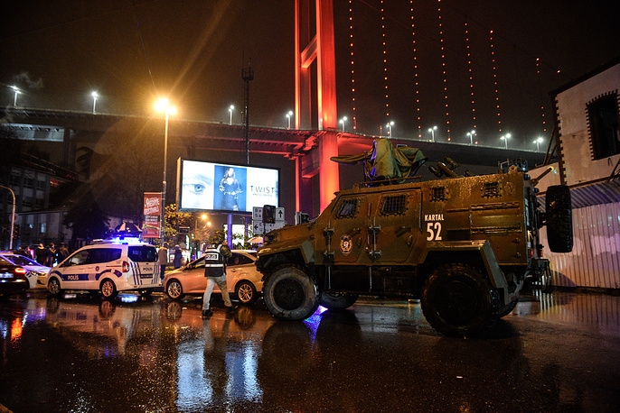 Новогодишна касапница в Истанбул! Десетки убити и ранени в нощен клуб от двама Дядо Коледа (СНИМКИ)