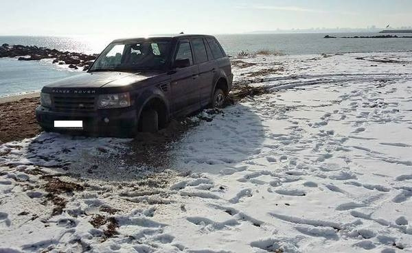 Шофьор-идиот нагази с джипа си на плажа в Бургас, вижте какво му се случи (СНИМКИ)