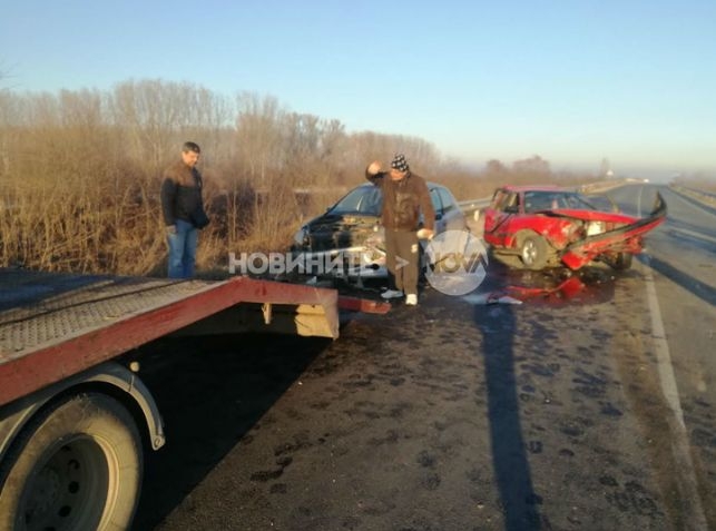 Шофьор без книжка предизвикал тежката катастрофа, която блокира пътя Раковски-Калековец (СНИМКИ)