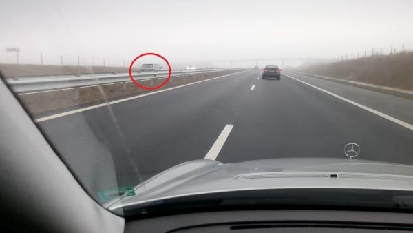 Пропуснал отбивката: Луд шофьор кара в насрещното на магистрала "Тракия" (ВИДЕО)