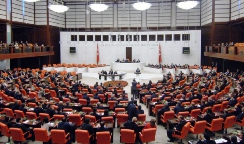 Турският парламент одобри удължаването на извънредното положение в страната