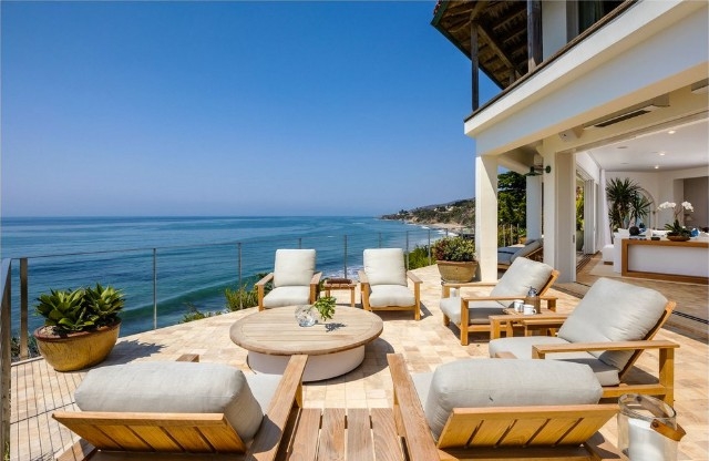 Синди Крауфорд продава крайбрежното си имение в Малибу (СНИМКИ)