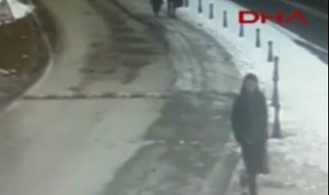 Нови кадри показват предполагаемия терорист в Истанбул! (ВИДЕО)