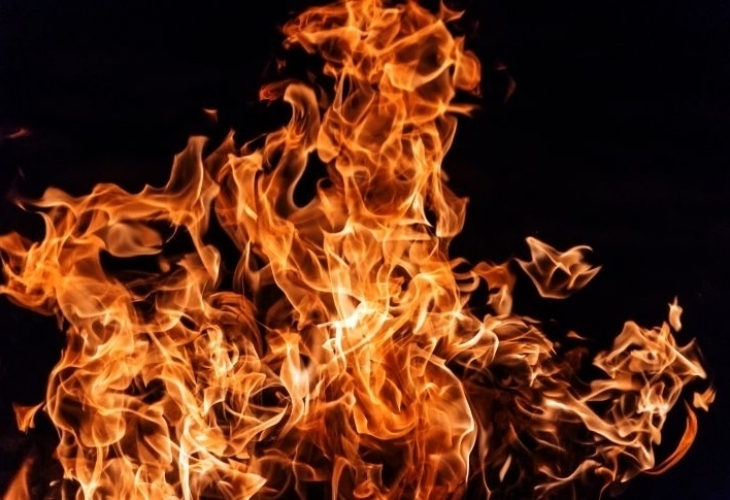 Сигнал до БЛИЦ: Пожарникар пострада при пожар близо до София