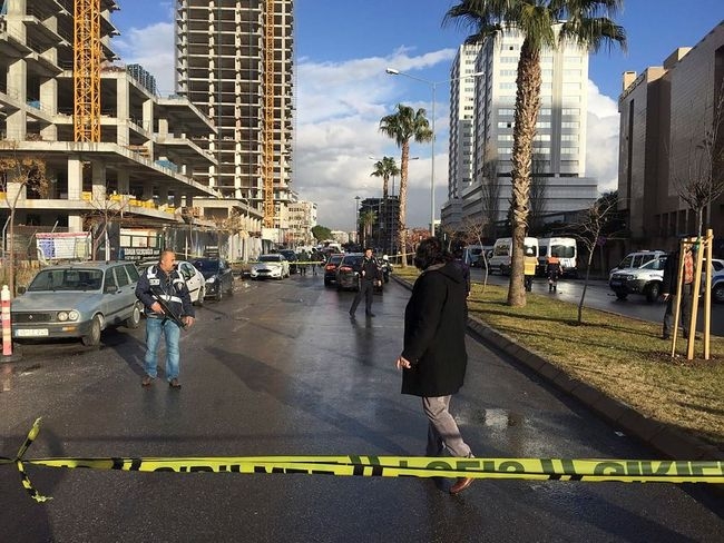 Полицай и двама терористи са убити при престрелката след взрива в Измир (СНИМКИ/ВИДЕО)