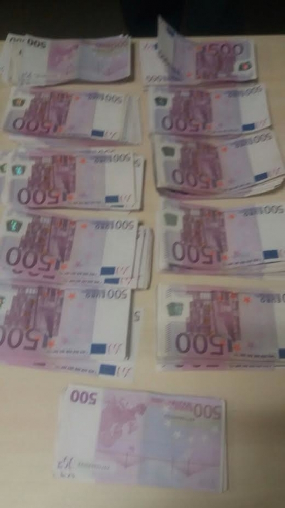 Пари за Дубай! Ето как македонец скри 107 000 евро под пуловера си (СНИМКИ)