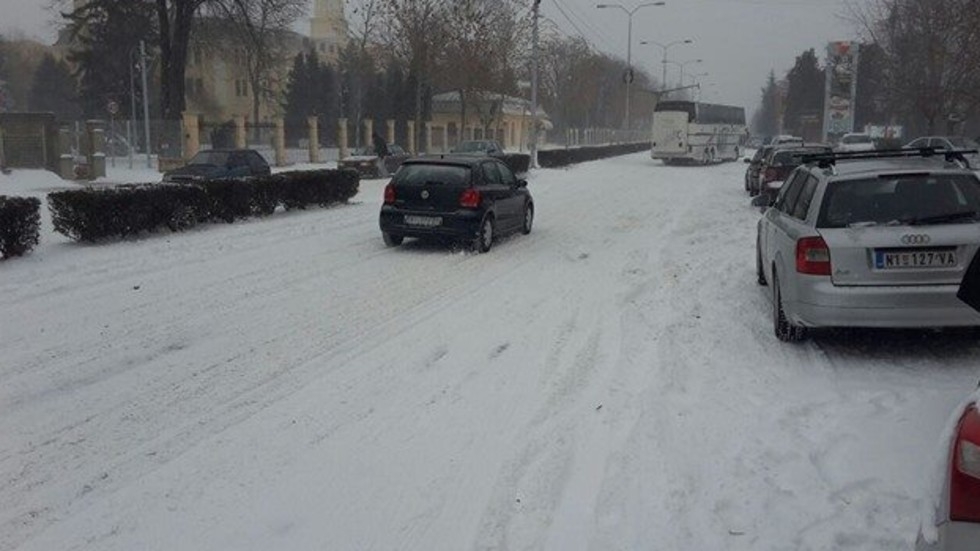 Двуметрови преспи затвориха магистралата за Ниш (СНИМКИ)
