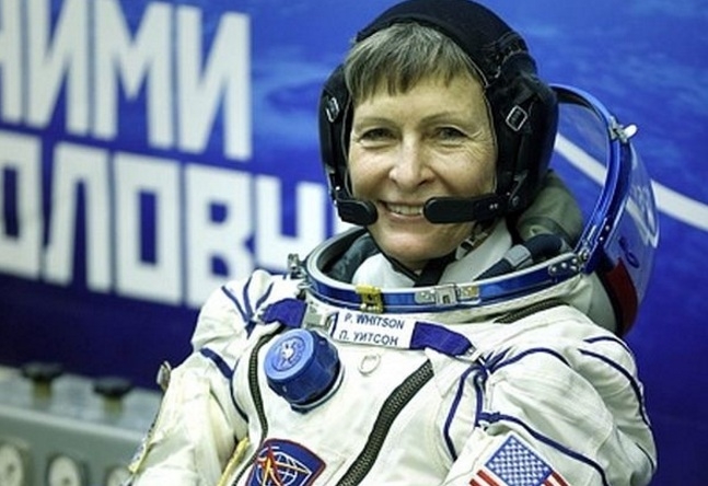 Астронавката от САЩ Пеги Уитсън изравни брадясал космически рекорд на 58 години!