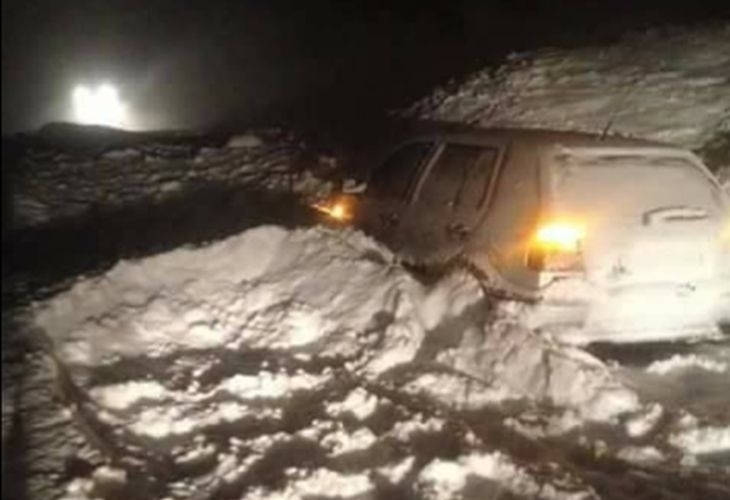 Инфарктна ситуация край Никопол: Десетки души в 25 коли затънаха в преспите! Ситуацията в цялата страна е плашеща