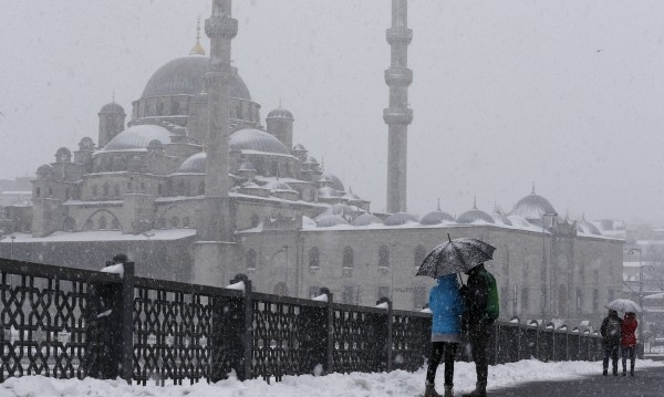 „Екстремно студена вълна“ в Централна и Западна Турция