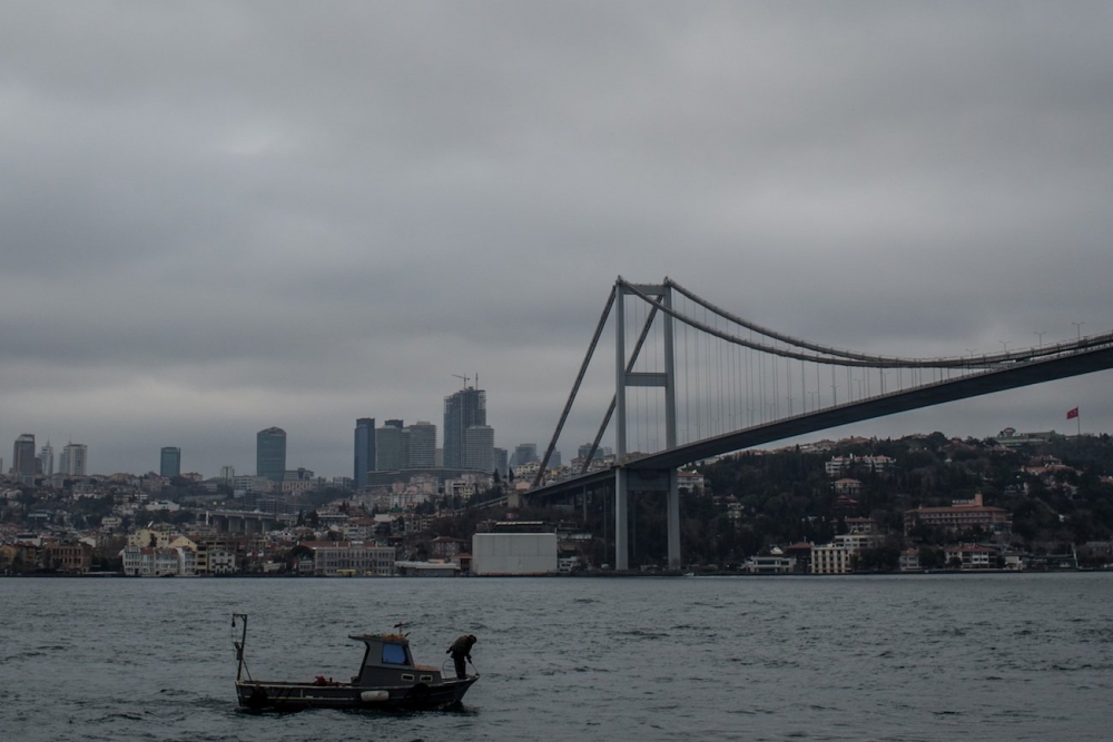 Люта зима и преспи в Истанбул! Босфорът е затворен за движение и в двете посоки  