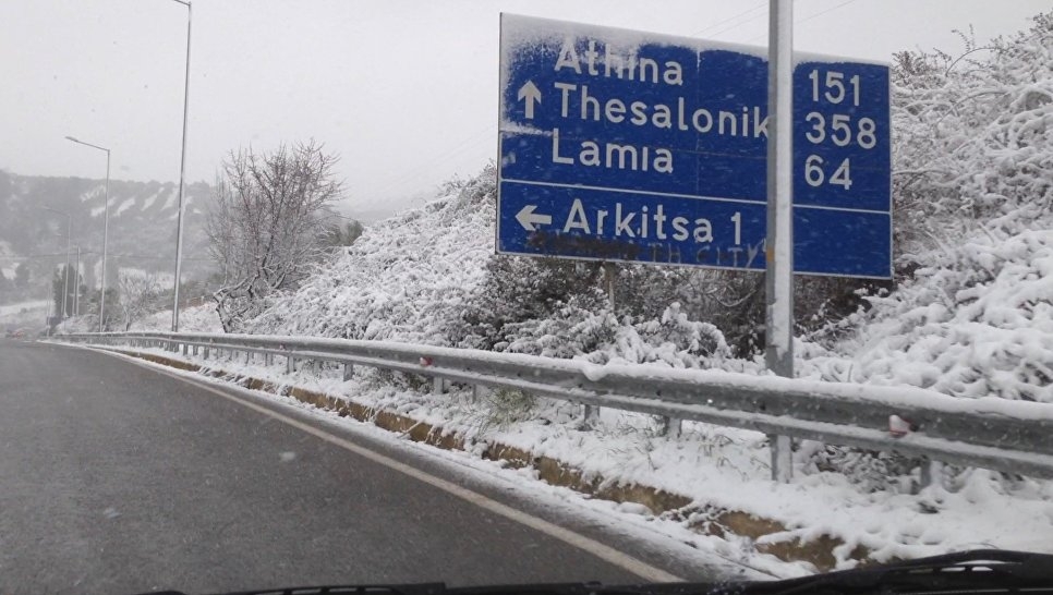 В Гърция настана „сибирски“ студ, стихията "Ариадна" вече е до Атина (СНИМКИ)