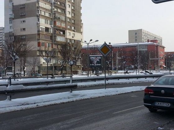 Пътен знак носи риск от катастрофи в София (СНИМКА)