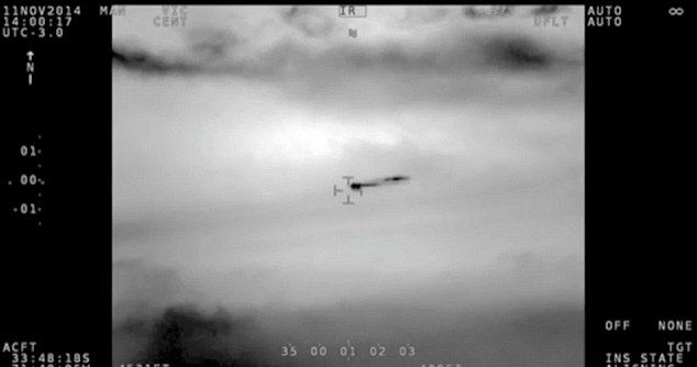 НЛО бе запечатано от военни камери, но "пропуснато" от радарите. Експертите нямат обяснение за мистерията (СНИМКИ/ВИДЕО)