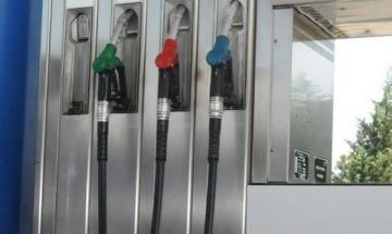 Лоши новини за шофьорите: Дизелът поскъпна с 6 стотинки за месец, бензинът също върви нагоре! 