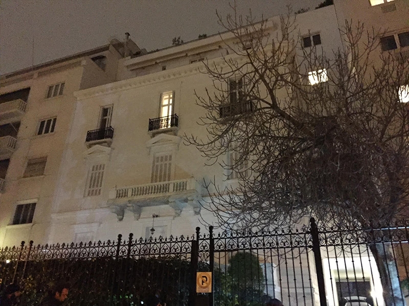 Руският консул в Атина открит мъртъв в апартамента си (СНИМКИ)