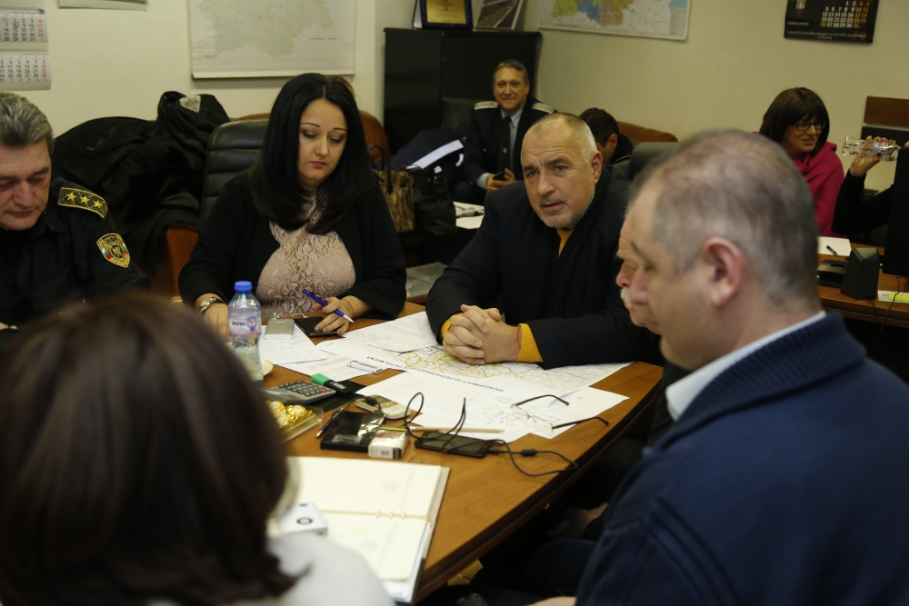 Извънредна новина: Борисов, трима министри в оставка и Фандъкова нищят зимното бедствие (СНИМКИ)