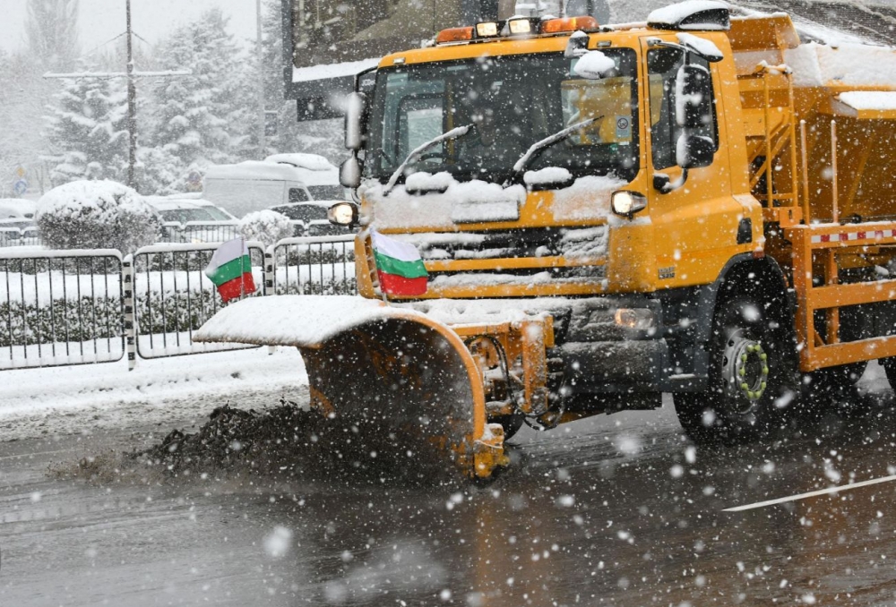 146 снегорина почистваха улиците на София 