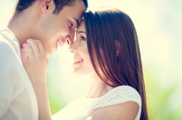 Осем научни факта, доказващи, че вашият човек наистина ви обича